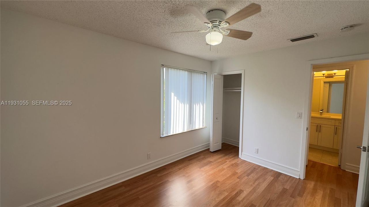 For Sale: $229,999 (3 beds, 1 baths, 1220 Square Feet)