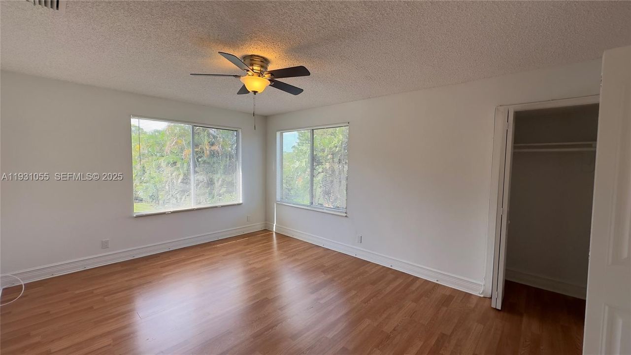 For Sale: $229,999 (3 beds, 1 baths, 1220 Square Feet)