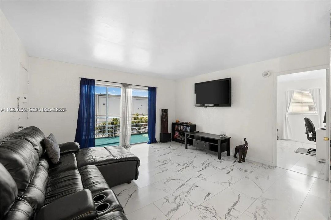 В аренду: $1,500 (2 спален, 2 ванн, 860 Квадратных фут)