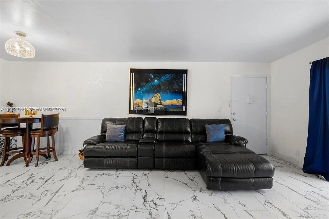 В аренду: $1,500 (2 спален, 2 ванн, 860 Квадратных фут)