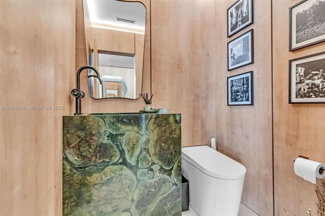 В аренду: $10,000 (3 спален, 2 ванн, 2080 Квадратных фут)