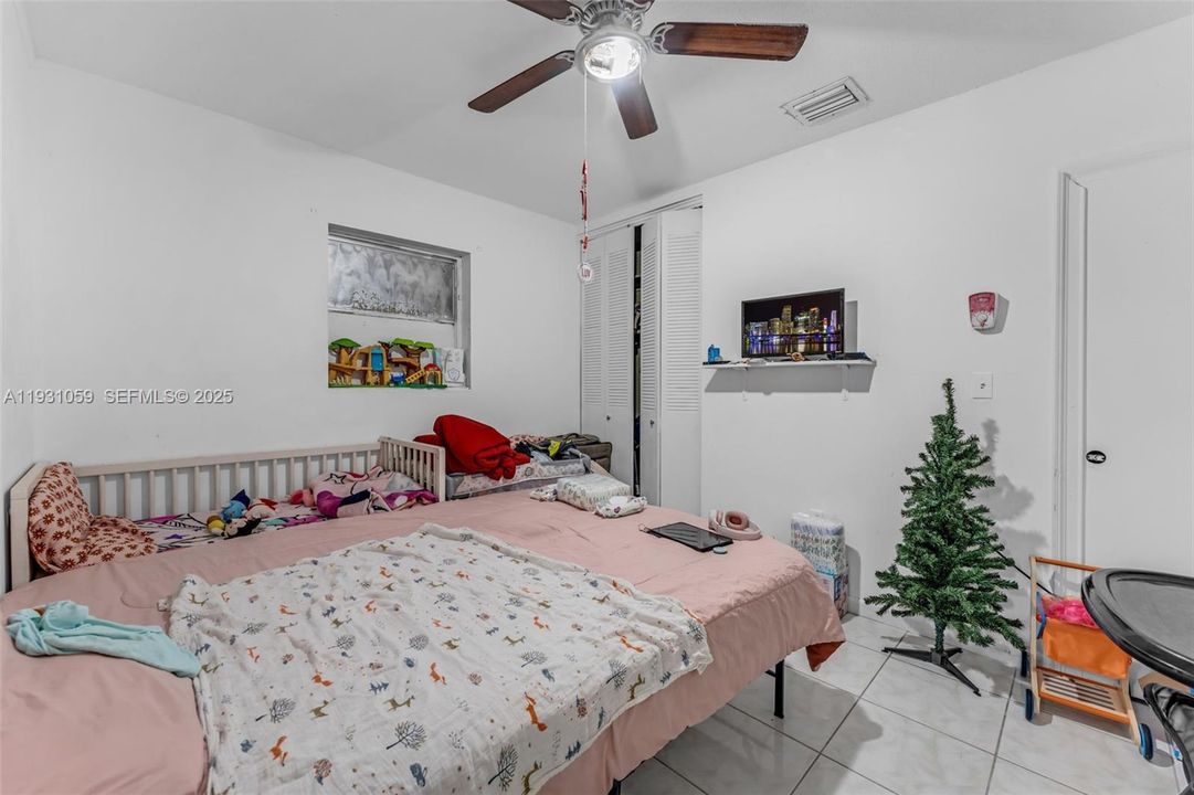 En Venta: $300,000 (5 camas, 4 baños, 1598 Pies cuadrados)