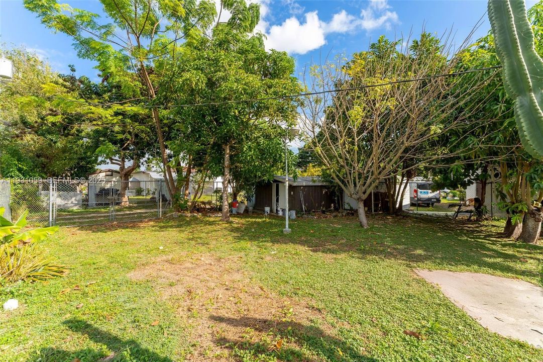 En Venta: $300,000 (5 camas, 4 baños, 1598 Pies cuadrados)