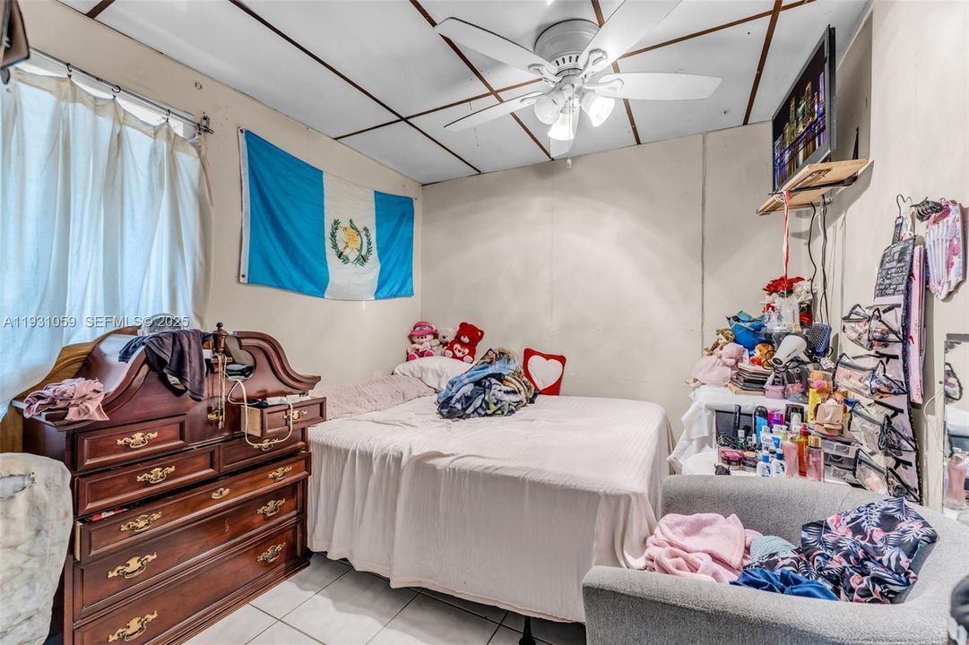 En Venta: $300,000 (5 camas, 4 baños, 1598 Pies cuadrados)
