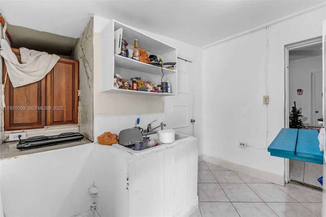 En Venta: $300,000 (5 camas, 4 baños, 1598 Pies cuadrados)