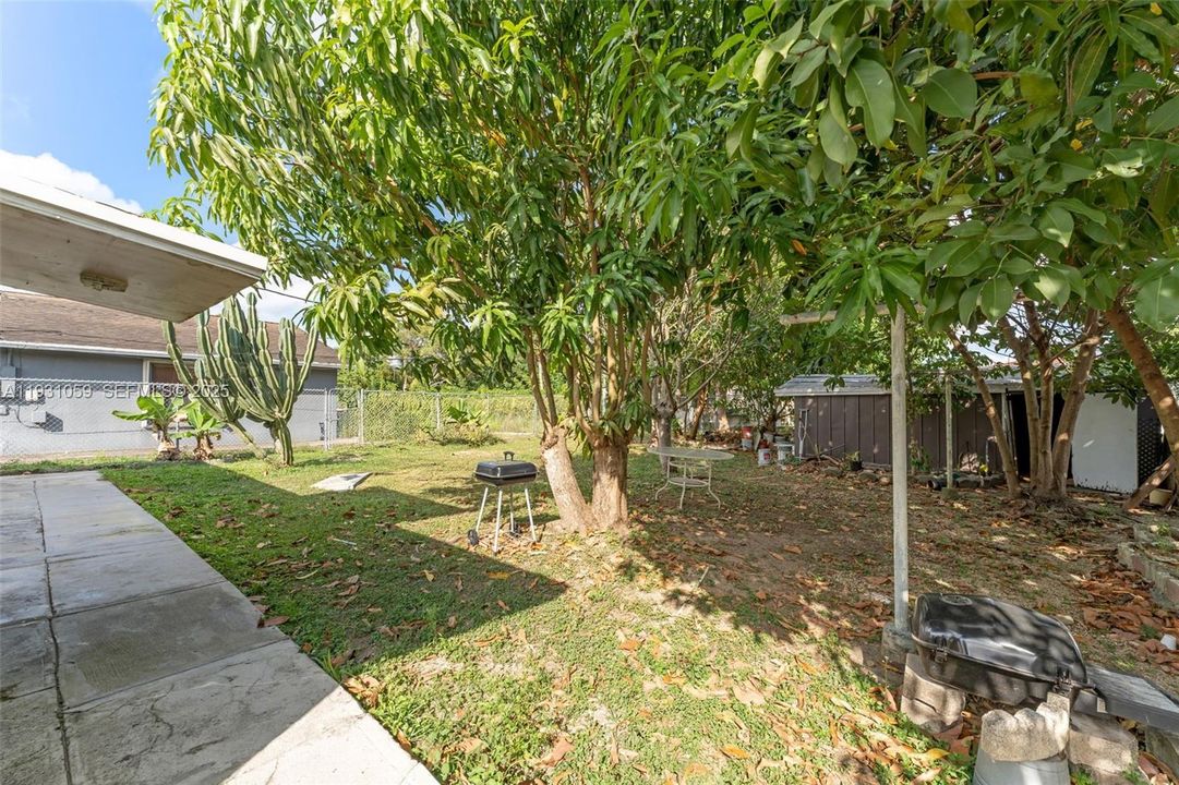 En Venta: $300,000 (5 camas, 4 baños, 1598 Pies cuadrados)