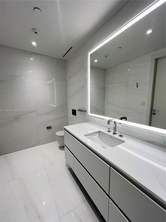 出租: $7,350 (1 贝兹, 1 浴室, 853 平方英尺)