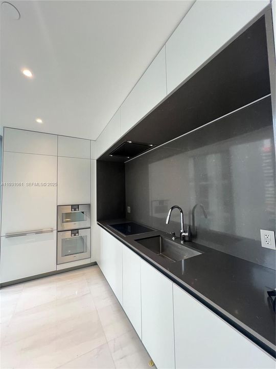 出租: $7,350 (1 贝兹, 1 浴室, 853 平方英尺)