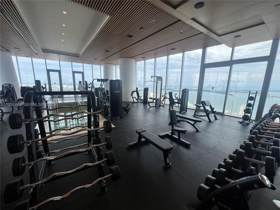 出租: $7,350 (1 贝兹, 1 浴室, 853 平方英尺)