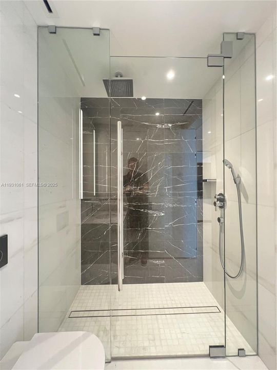 出租: $7,350 (1 贝兹, 1 浴室, 853 平方英尺)