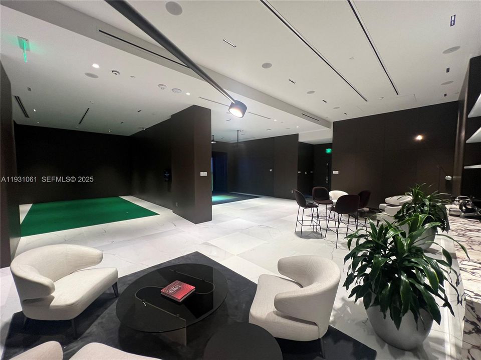 出租: $7,350 (1 贝兹, 1 浴室, 853 平方英尺)