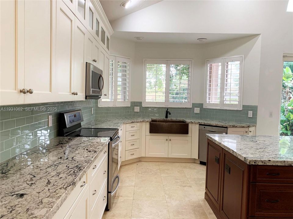 В аренду: $5,250 (3 спален, 2 ванн, 2352 Квадратных фут)