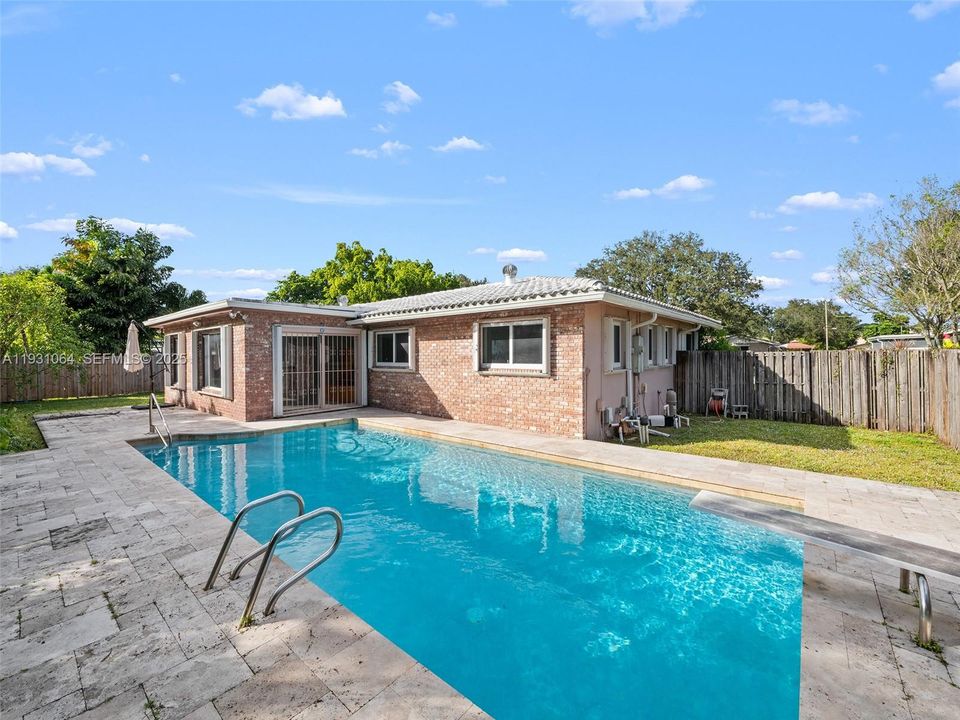 En Venta: $599,000 (3 camas, 2 baños, 1666 Pies cuadrados)