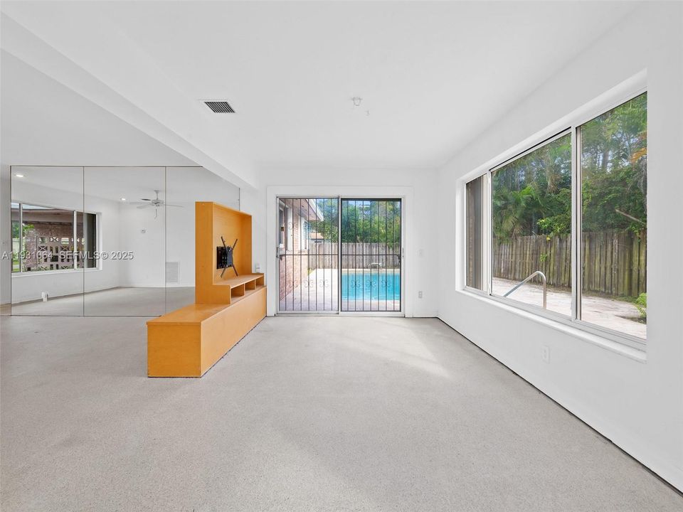 En Venta: $599,000 (3 camas, 2 baños, 1666 Pies cuadrados)