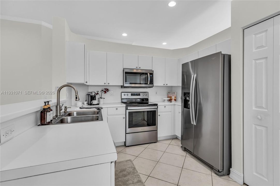 For Rent: $4,450 (3 beds, 2 baths, 1672 Square Feet)