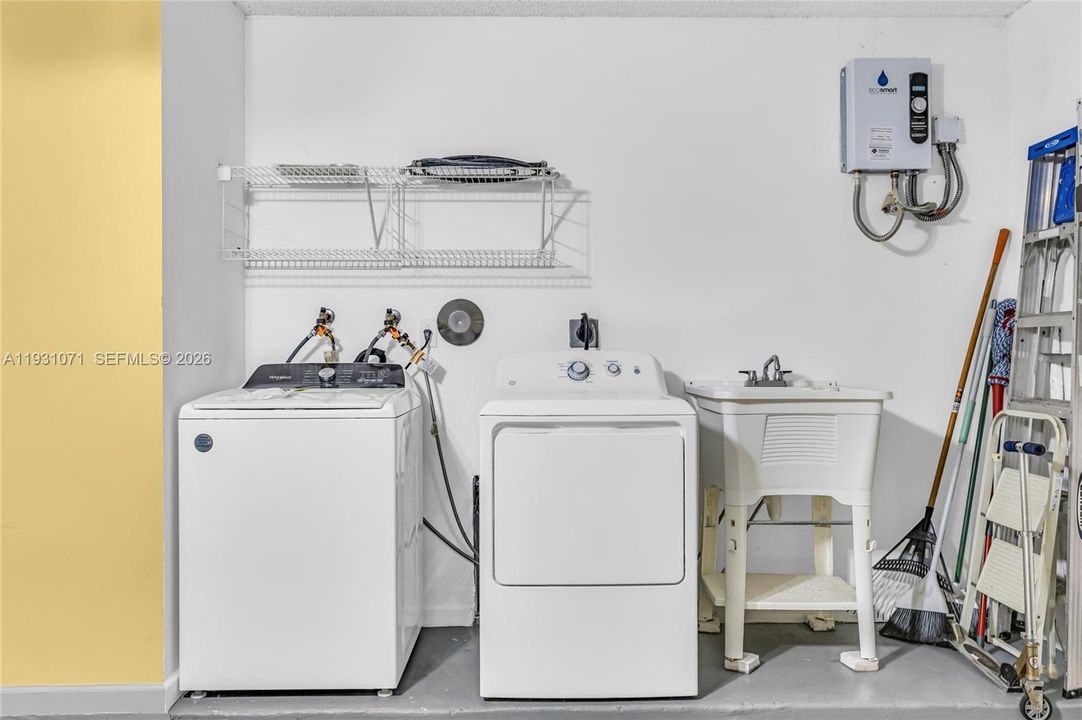 For Rent: $4,450 (3 beds, 2 baths, 1672 Square Feet)