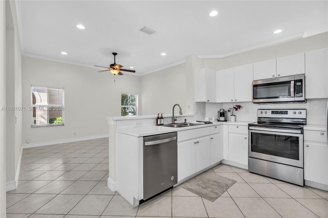 For Rent: $4,450 (3 beds, 2 baths, 1672 Square Feet)