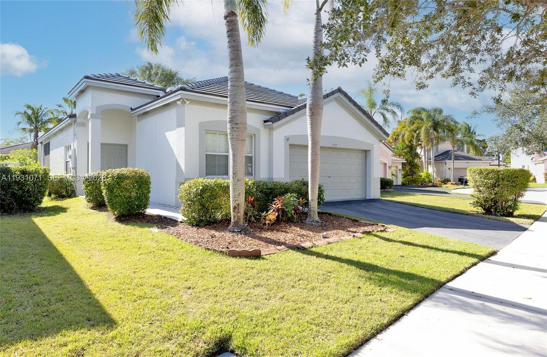 For Rent: $4,450 (3 beds, 2 baths, 1672 Square Feet)