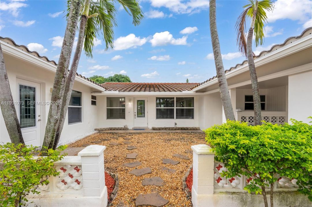 En Renta: $4,000 (3 camas, 2 baños, 2100 Pies cuadrados)