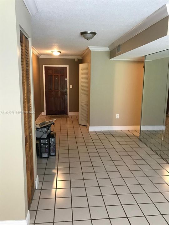 For Sale: $259,900 (1 beds, 1 baths, 948 Square Feet)