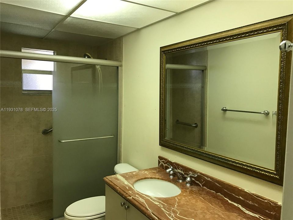 For Sale: $259,900 (1 beds, 1 baths, 948 Square Feet)