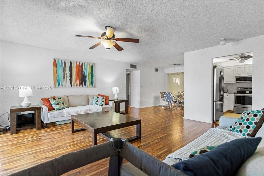 En Venta: $175,000 (2 camas, 2 baños, 1019 Pies cuadrados)