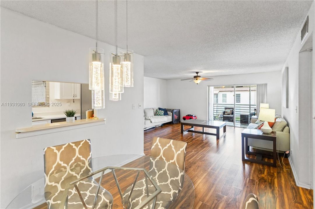 En Venta: $175,000 (2 camas, 2 baños, 1019 Pies cuadrados)