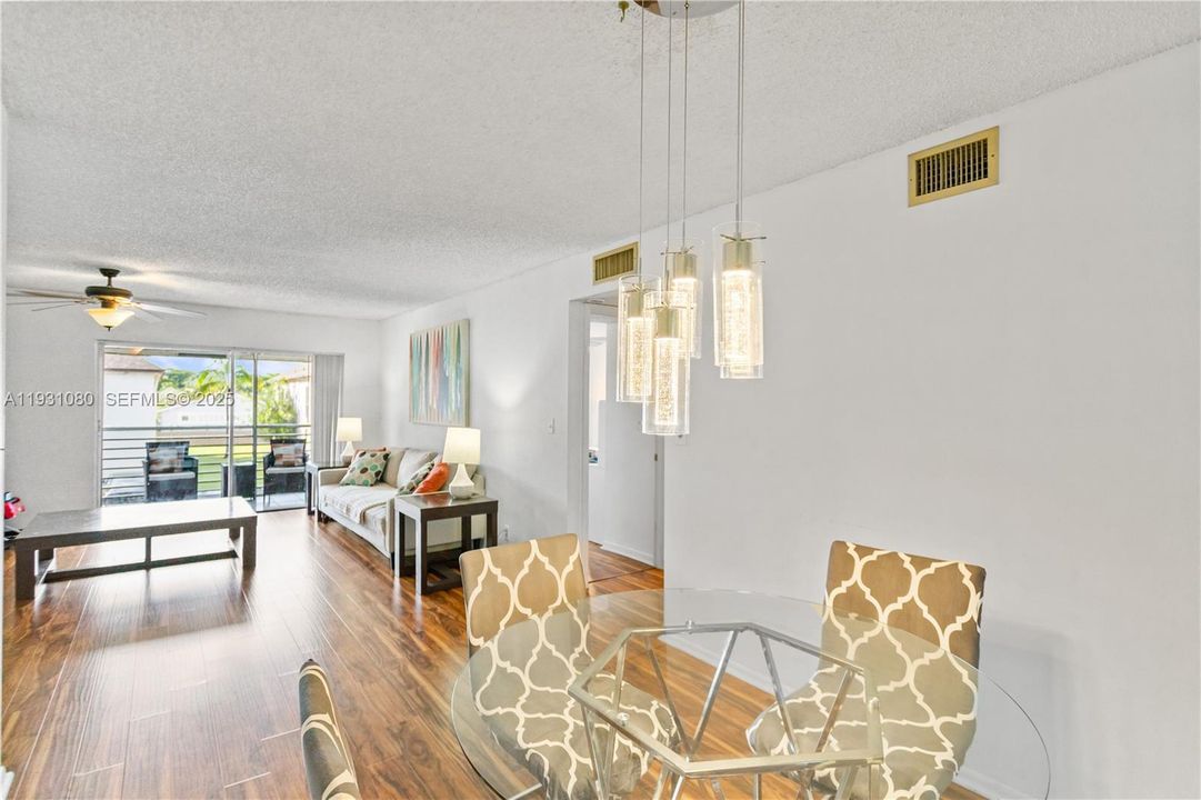 En Venta: $175,000 (2 camas, 2 baños, 1019 Pies cuadrados)