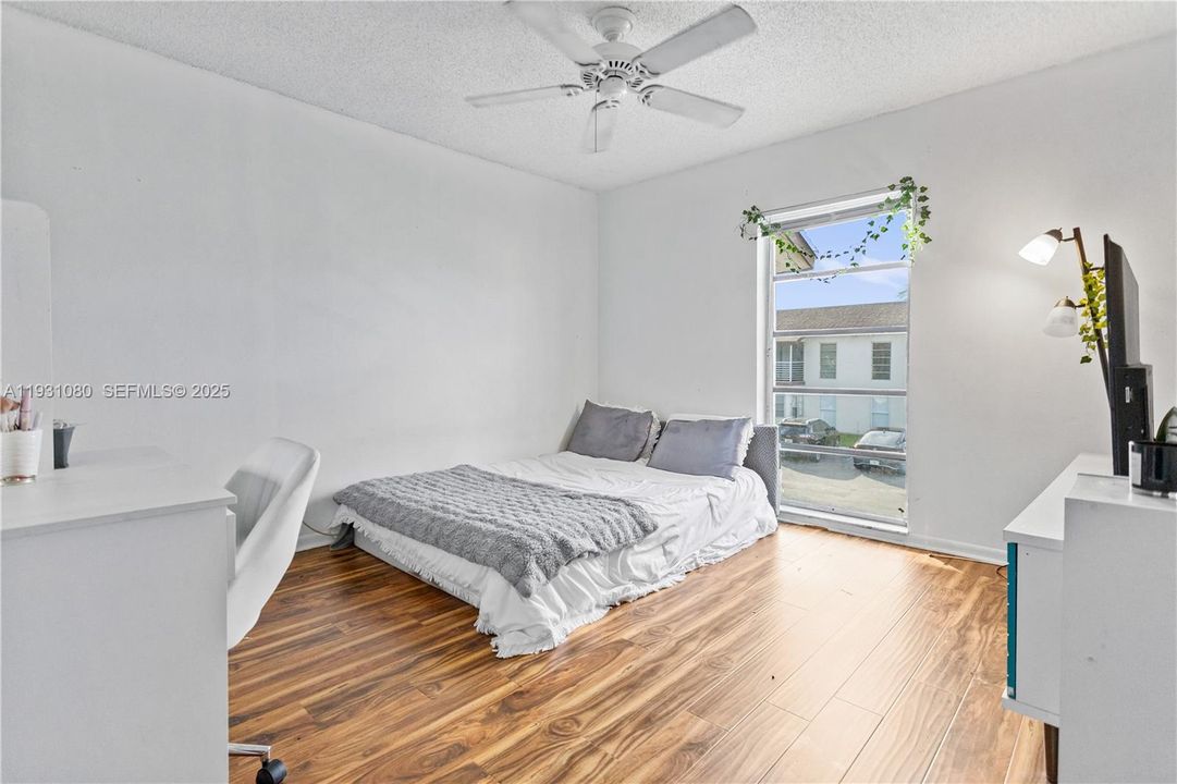 En Venta: $175,000 (2 camas, 2 baños, 1019 Pies cuadrados)