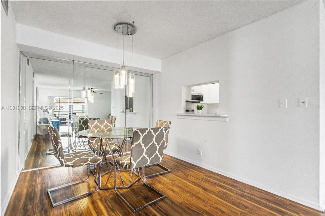 En Venta: $175,000 (2 camas, 2 baños, 1019 Pies cuadrados)