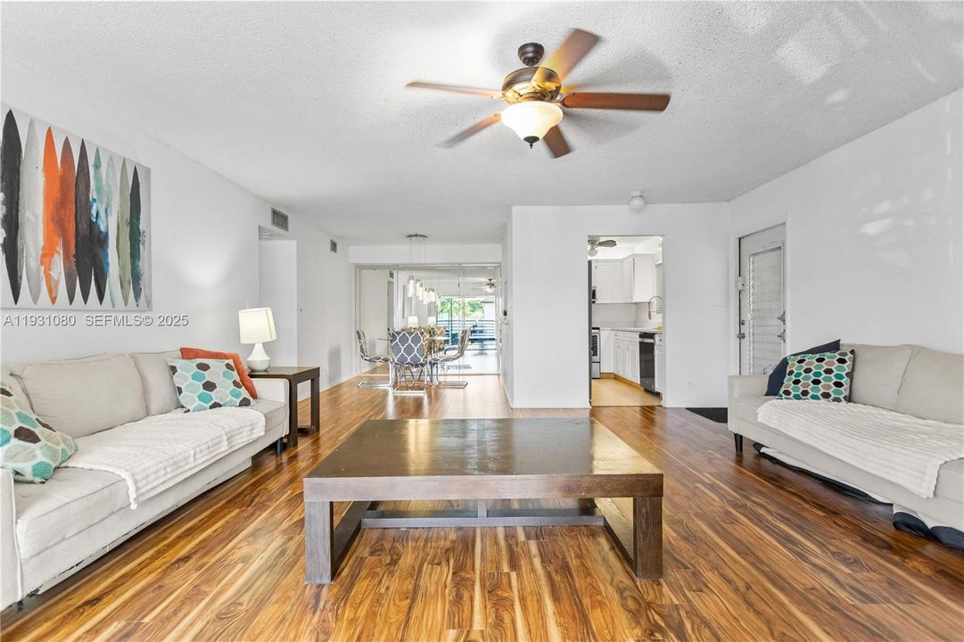 En Venta: $175,000 (2 camas, 2 baños, 1019 Pies cuadrados)