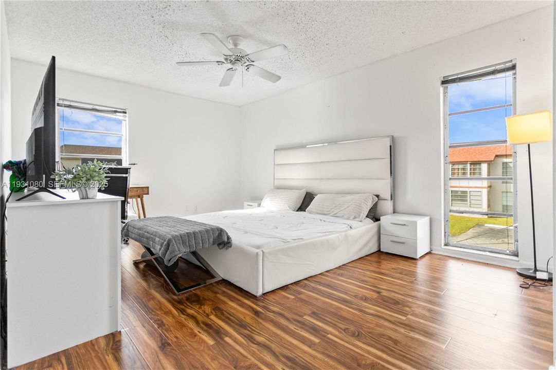 En Venta: $175,000 (2 camas, 2 baños, 1019 Pies cuadrados)