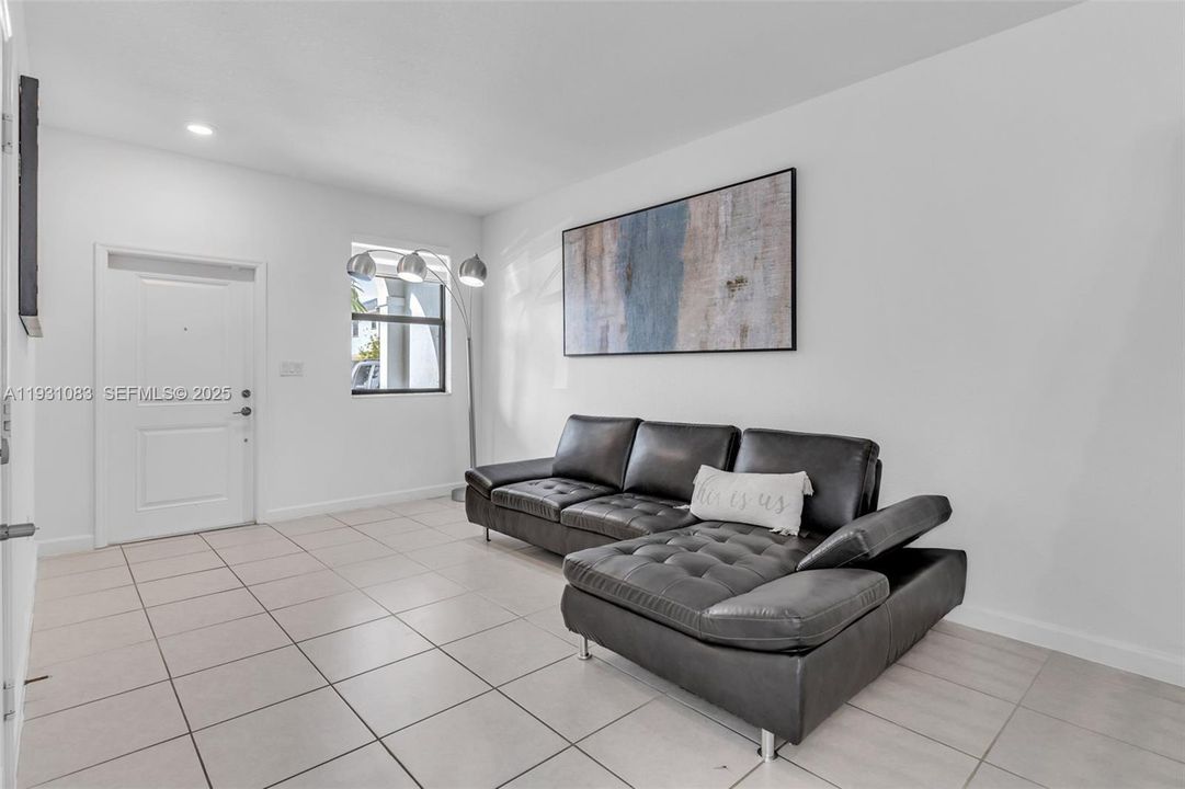 En Renta: $2,800 (3 camas, 2 baños, 1820 Pies cuadrados)