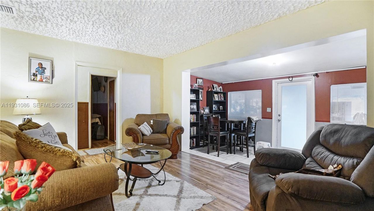 En Venta: $499,000 (3 camas, 2 baños, 1466 Pies cuadrados)