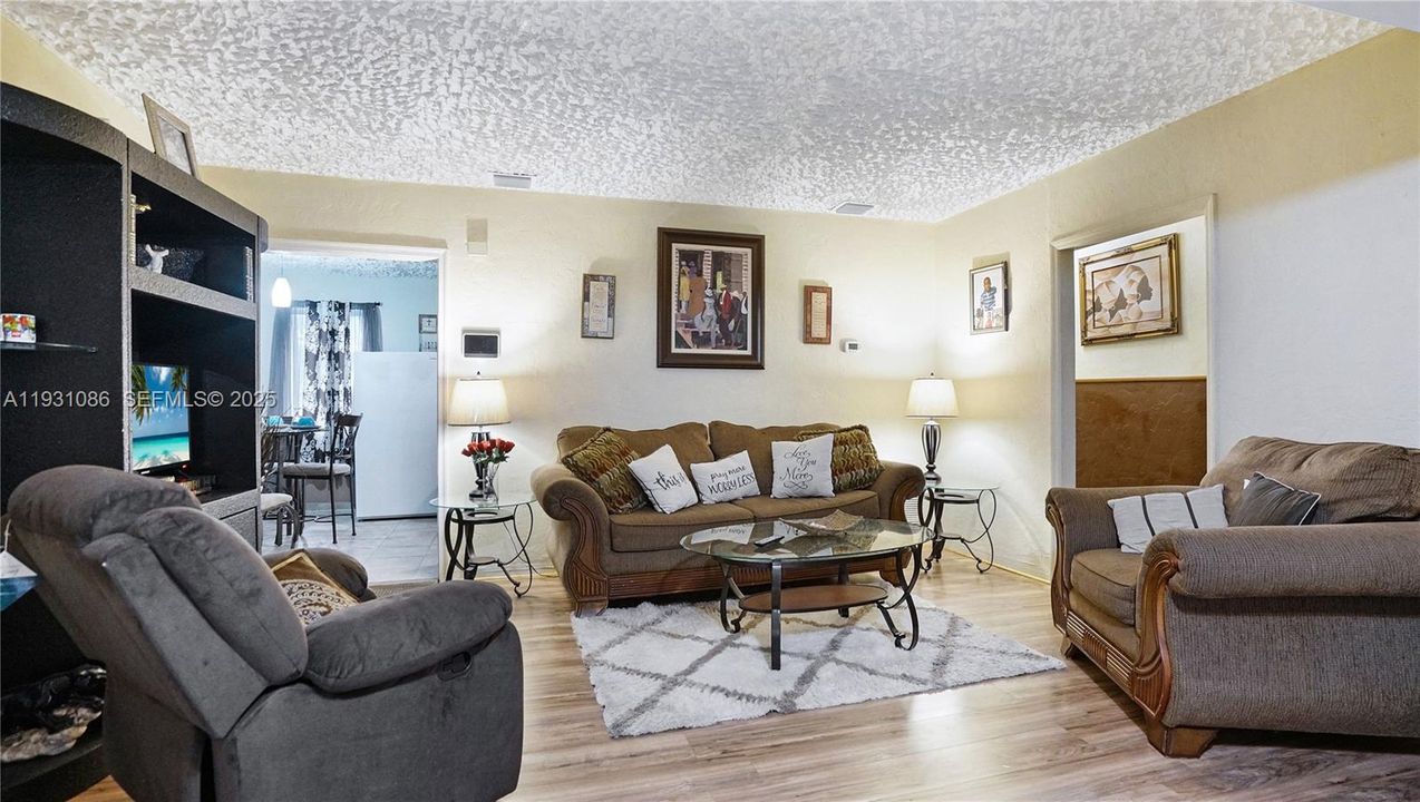 En Venta: $499,000 (3 camas, 2 baños, 1466 Pies cuadrados)