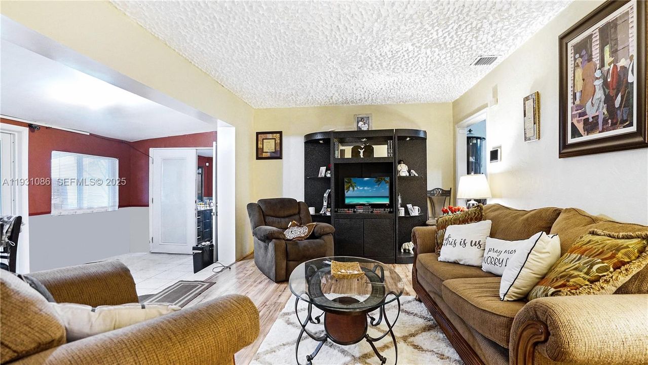 En Venta: $499,000 (3 camas, 2 baños, 1466 Pies cuadrados)