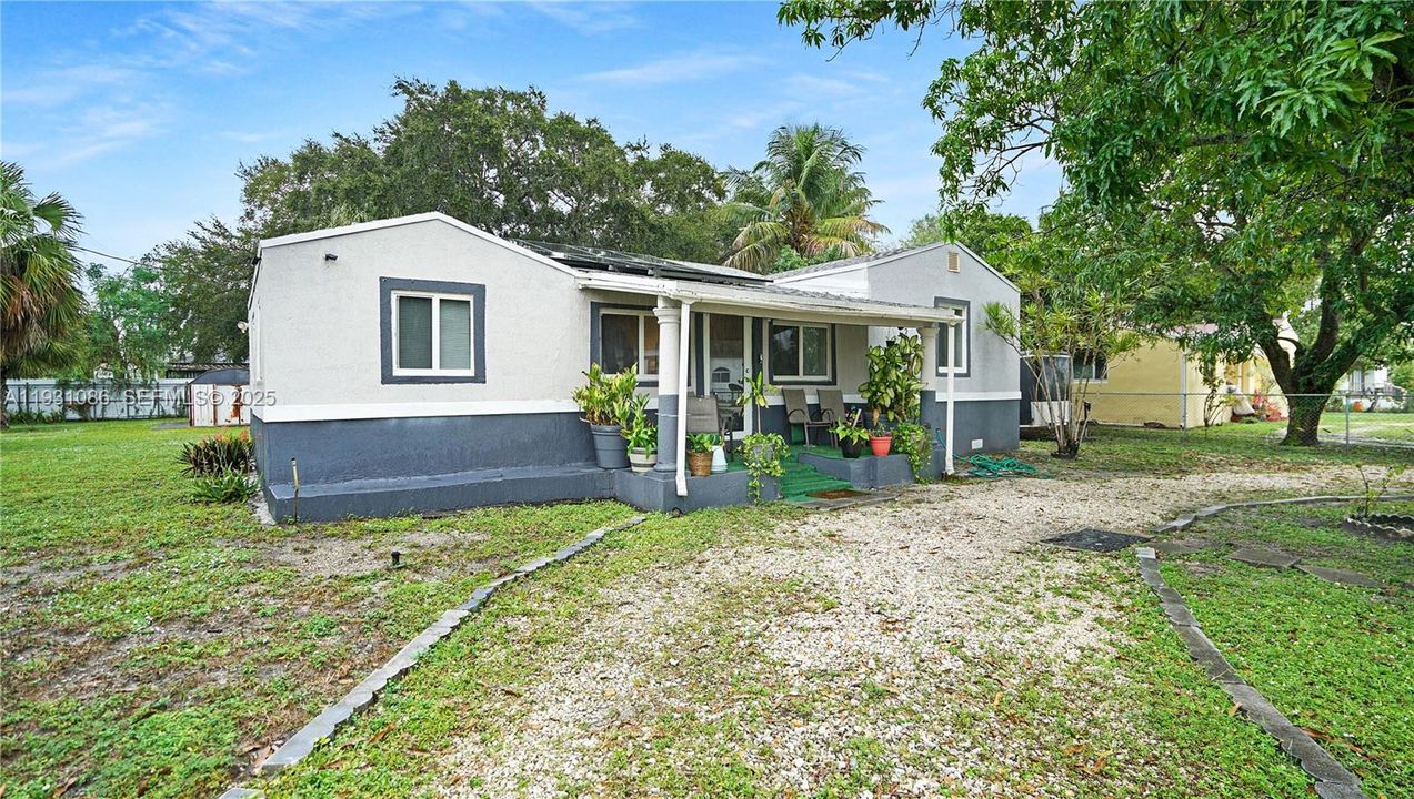 En Venta: $499,000 (3 camas, 2 baños, 1466 Pies cuadrados)