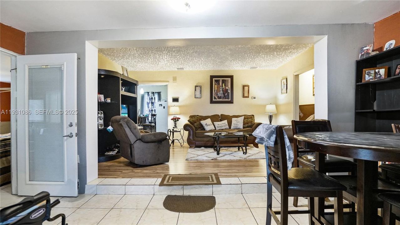 En Venta: $499,000 (3 camas, 2 baños, 1466 Pies cuadrados)