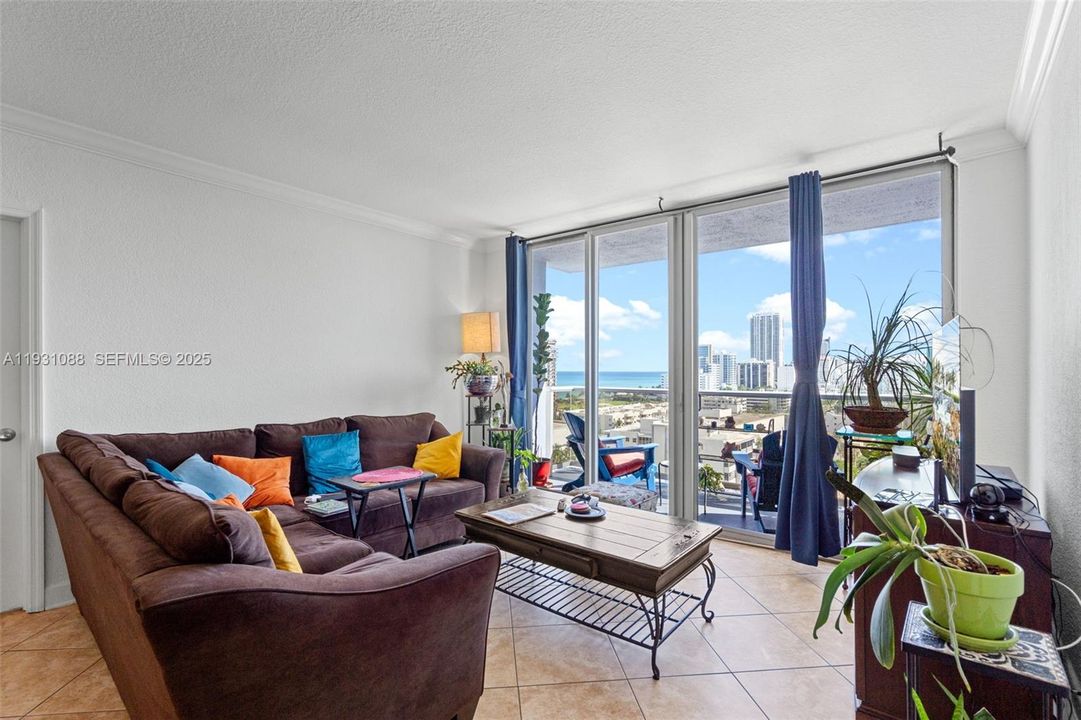 出租: $3,200 (2 贝兹, 2 浴室, 1287 平方英尺)