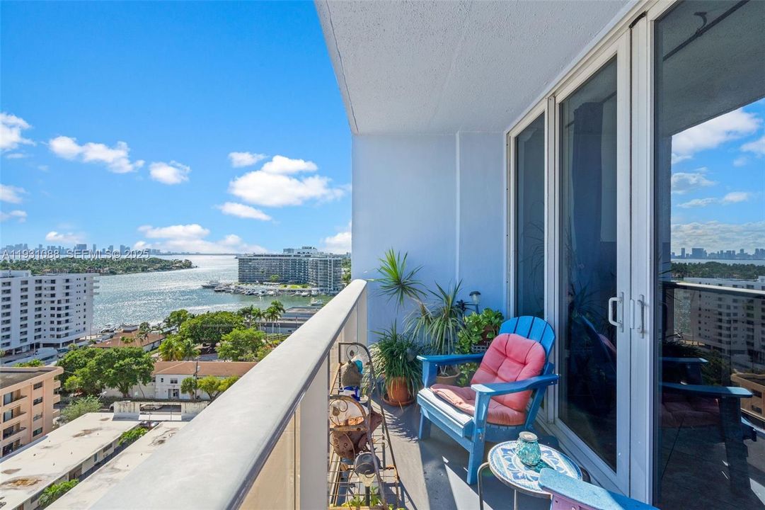 出租: $3,200 (2 贝兹, 2 浴室, 1287 平方英尺)