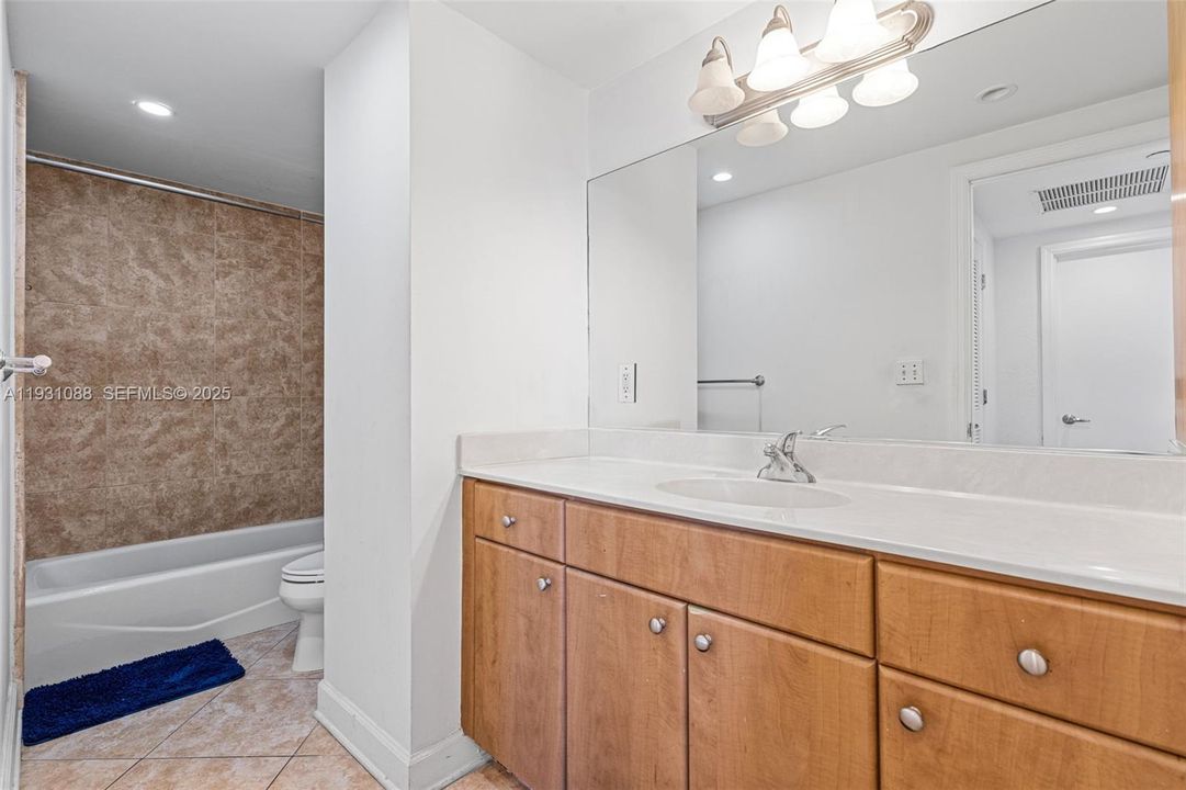 出租: $3,200 (2 贝兹, 2 浴室, 1287 平方英尺)