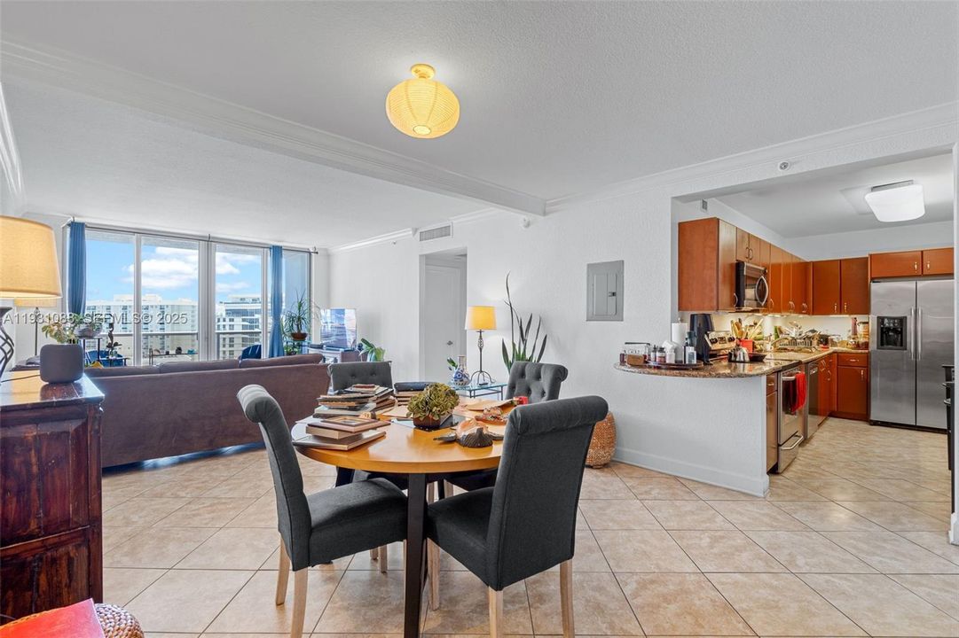 出租: $3,200 (2 贝兹, 2 浴室, 1287 平方英尺)