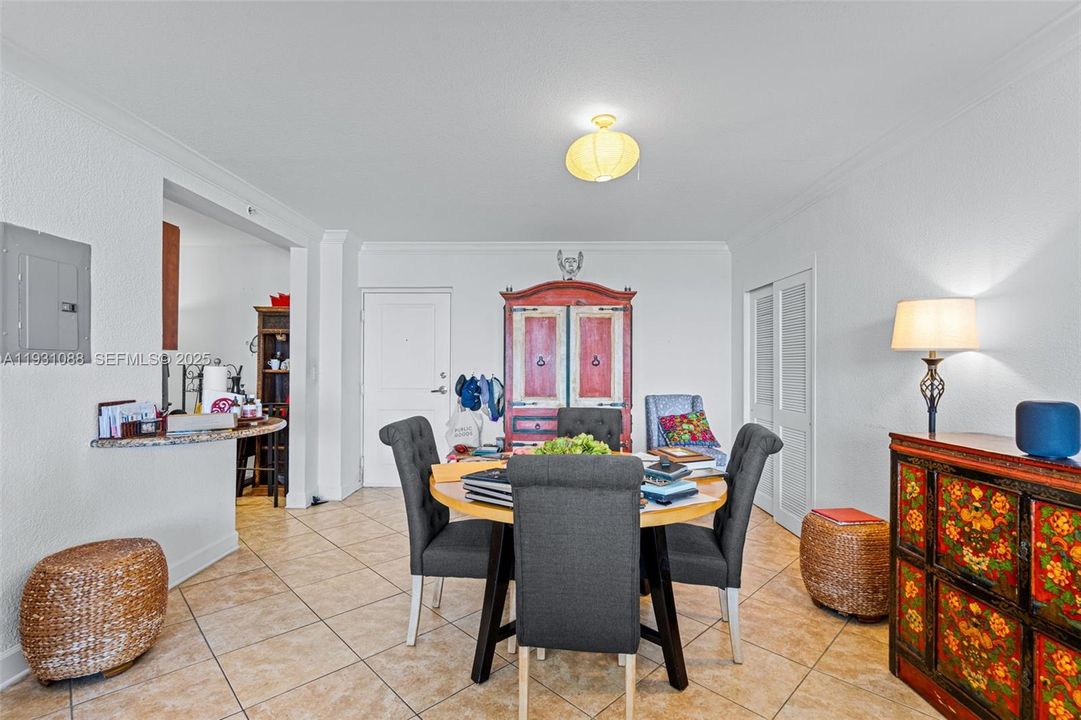 出租: $3,200 (2 贝兹, 2 浴室, 1287 平方英尺)