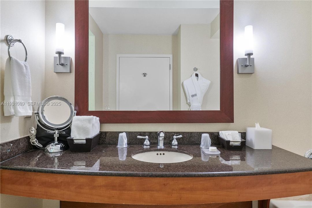 На продажу: $250,000 (0 спален, 1 ванн, 551 Квадратных фут)