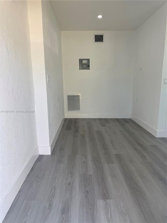 For Rent: $1,600 (1 beds, 1 baths, 1812 Square Feet)