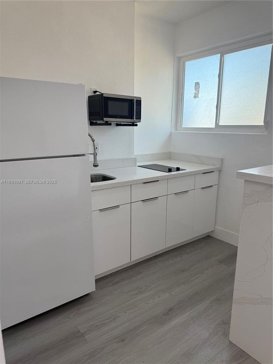 For Rent: $1,600 (1 beds, 1 baths, 1812 Square Feet)