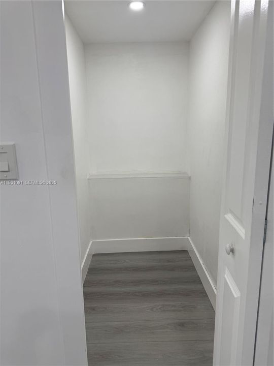 For Rent: $1,600 (1 beds, 1 baths, 1812 Square Feet)