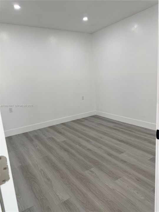 For Rent: $1,600 (1 beds, 1 baths, 1812 Square Feet)