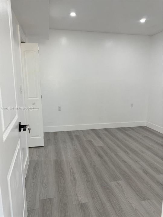 For Rent: $1,600 (1 beds, 1 baths, 1812 Square Feet)