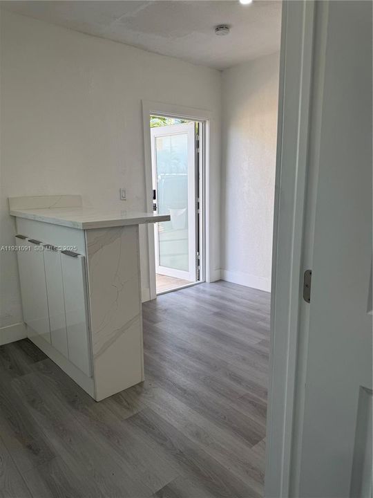 For Rent: $1,600 (1 beds, 1 baths, 1812 Square Feet)